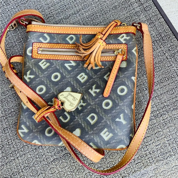 Dooney and Bourke crossbody 🧡🤍🧡 - Picture 6 of 12